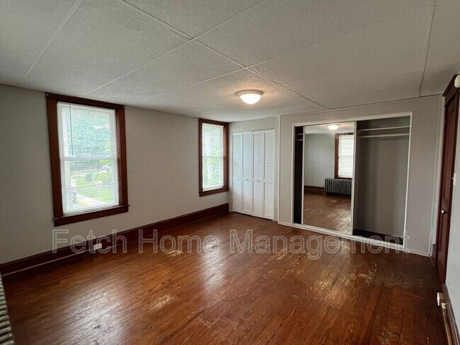 Building Photo - 23 S Custer Ave
