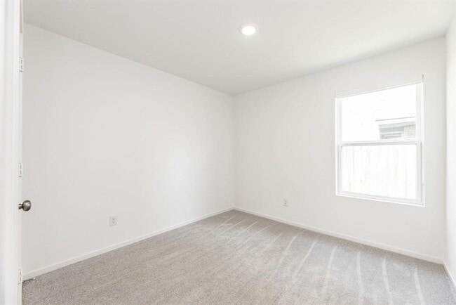 Building Photo - 6822 Date Palm Dr
