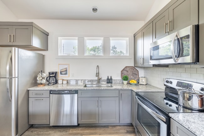 Building Photo - 2200 Grantland Ave