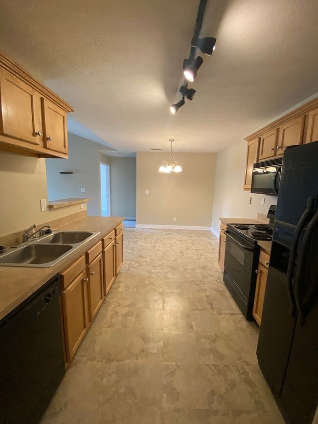 Building Photo - 2 bedroom/ 2 bath Woods of St Andrews condo available for rent in 40214 -  $1,200/month