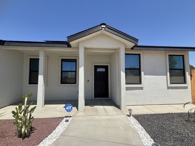 Building Photo - 8109 Underwood Ave