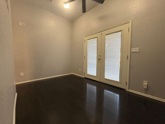 Building Photo - EASTSIDE HOME FOR RENT IN "THE TIERRAS"