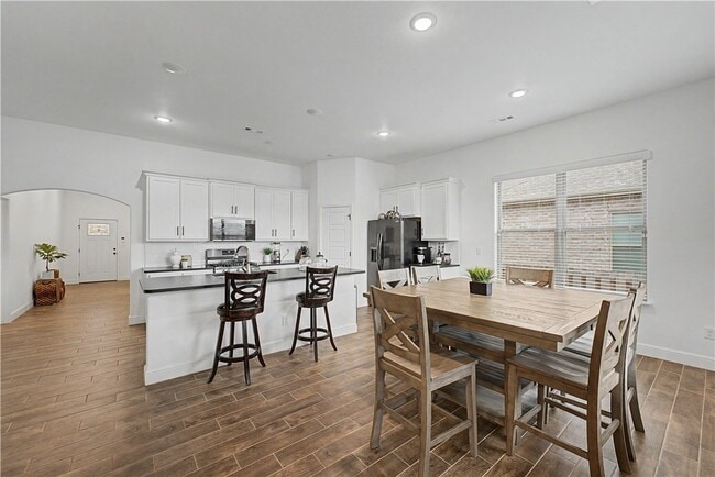 Building Photo - 2040 Periwinkle Pl