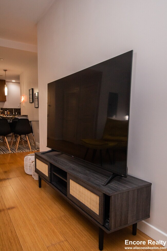 Building Photo - 16 Miner St