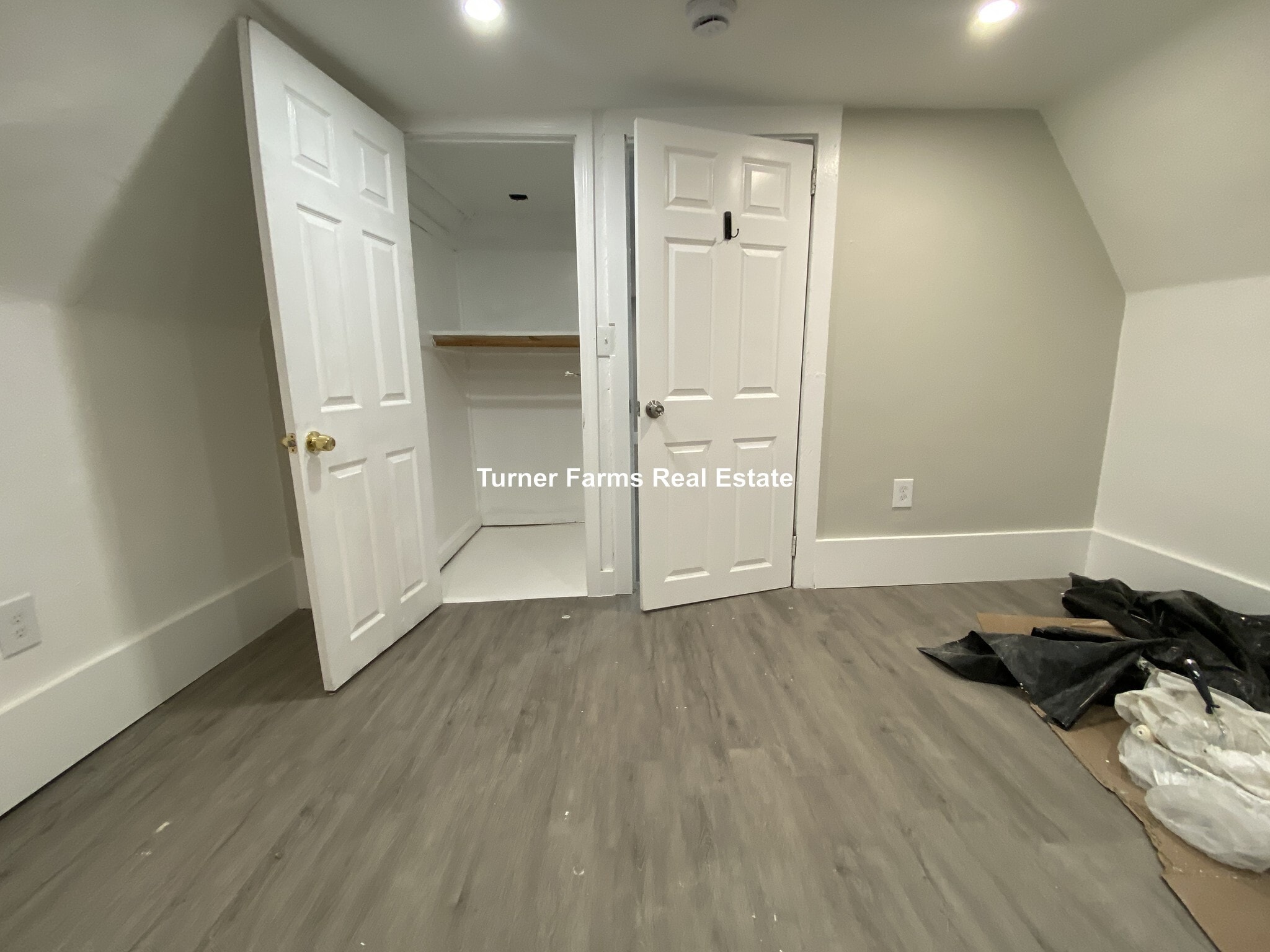 Building Photo - 35 Humphreys St