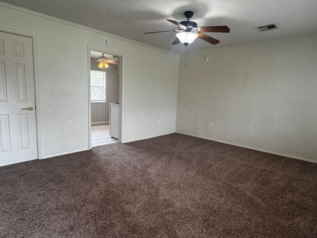 Building Photo - 2330 NW 35th- AVAILABLE NOW!