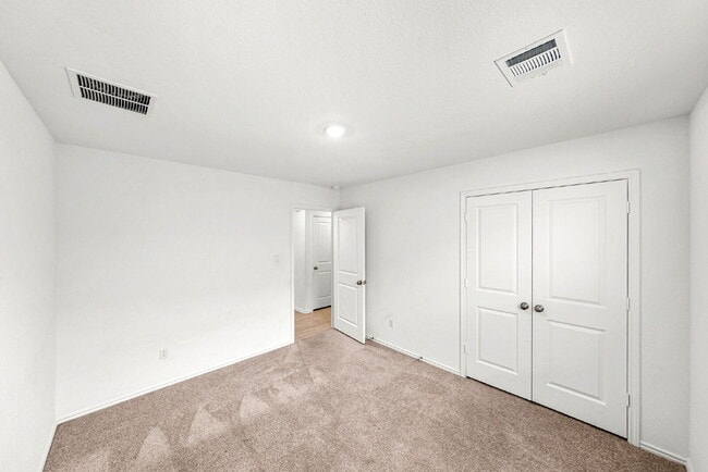Building Photo - Ready NOW! Greenbelt Wooded Views