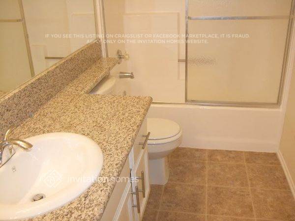 Building Photo - 39201 Chalfont Ln