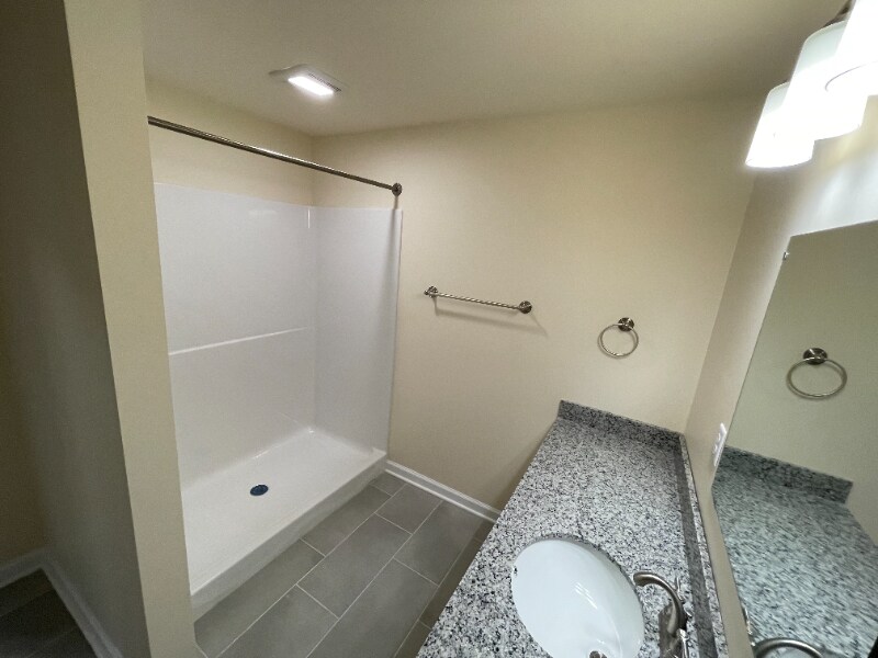 Building Photo - 540 Northend Dr