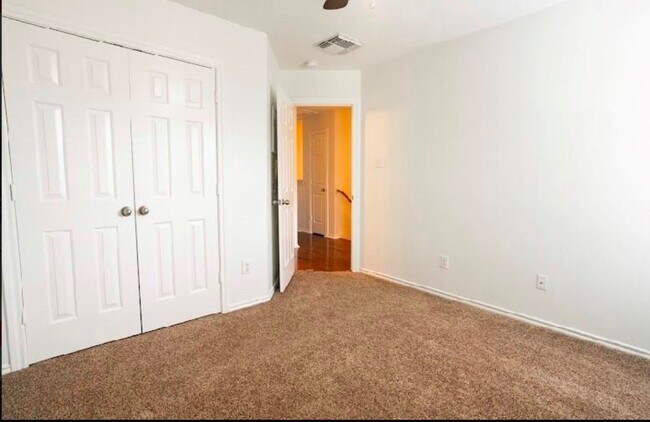 Building Photo - 14413 Rosehedge Ct