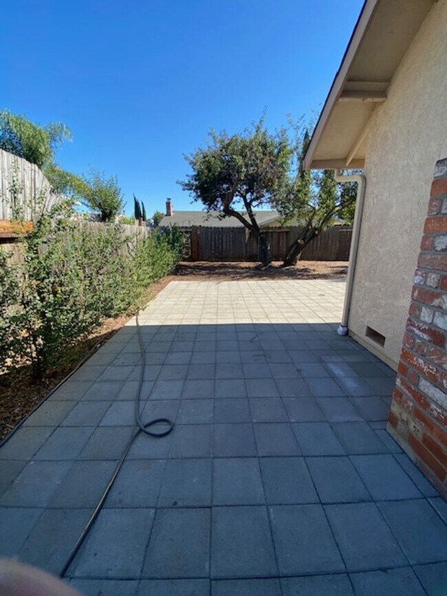 Building Photo - 1118 Woodridge Dr