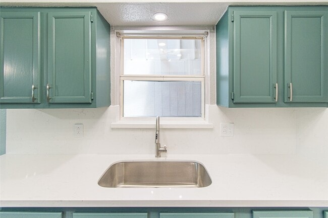 Building Photo - 12906 Southspring Dr