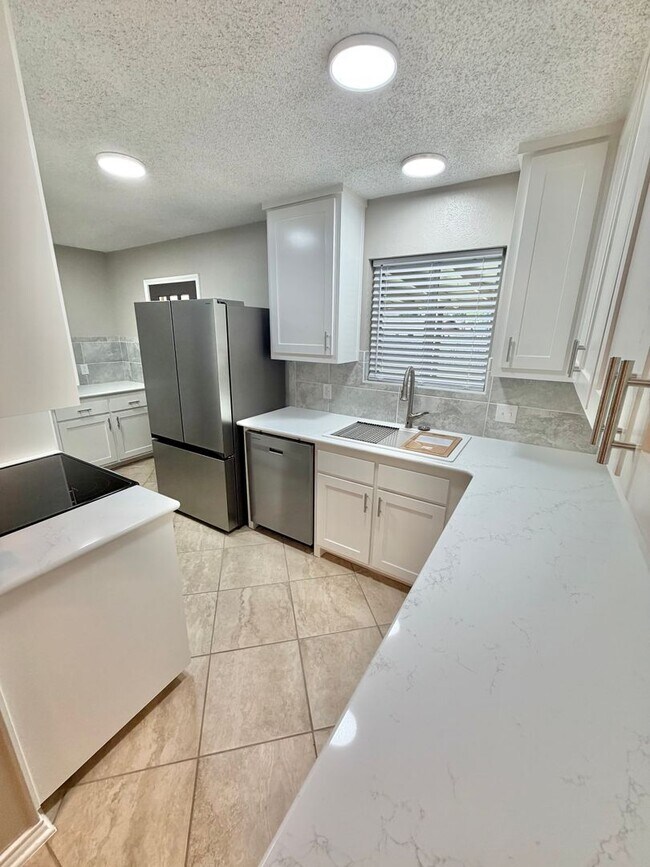 Building Photo - 1114 Rhonda Lee St