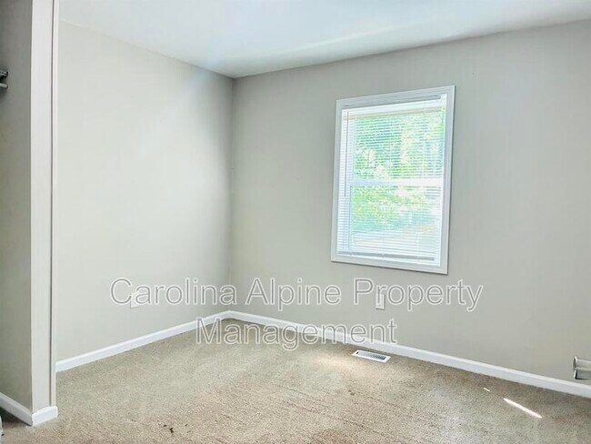 Building Photo - 1100 Spann St