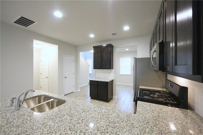 Building Photo - 1732 Fountain Bridge Dr