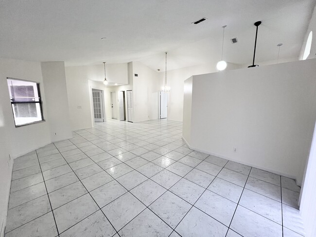 Building Photo - 210 Maddy Ln