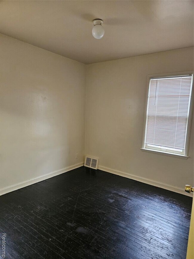 Building Photo - 11764 Beaconsfield St