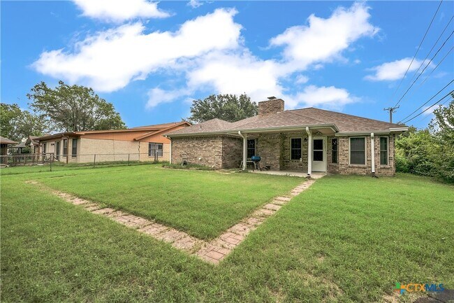 Building Photo - 2807 Bermuda Dr