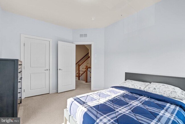 Building Photo - 9134 Kenway Ln