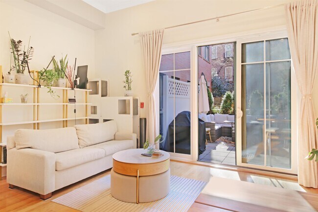 Building Photo - 61 Grand St