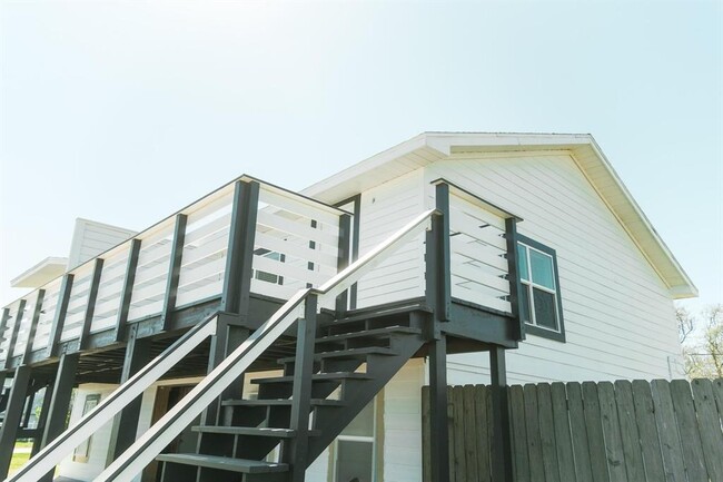 Building Photo - 4406 Helen St