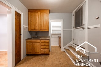 Building Photo - 5642 N Kimball Ave