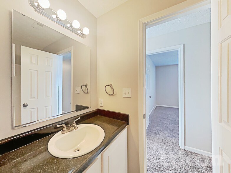 Building Photo - 1325 Yellowstone Cir