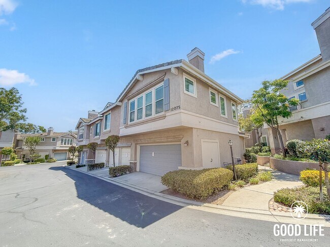 Building Photo - SD: Comfortable 2BD/2BA Townhome in Carmel Mountain Ranch with Community Pool, Attached Garage & ...