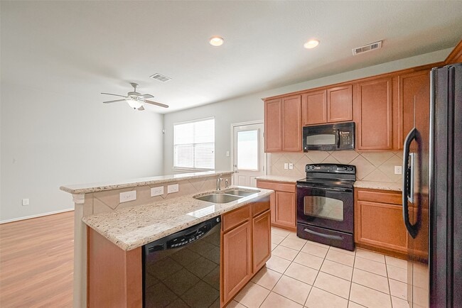 Building Photo - 2748 Maybrook Hollow Ln