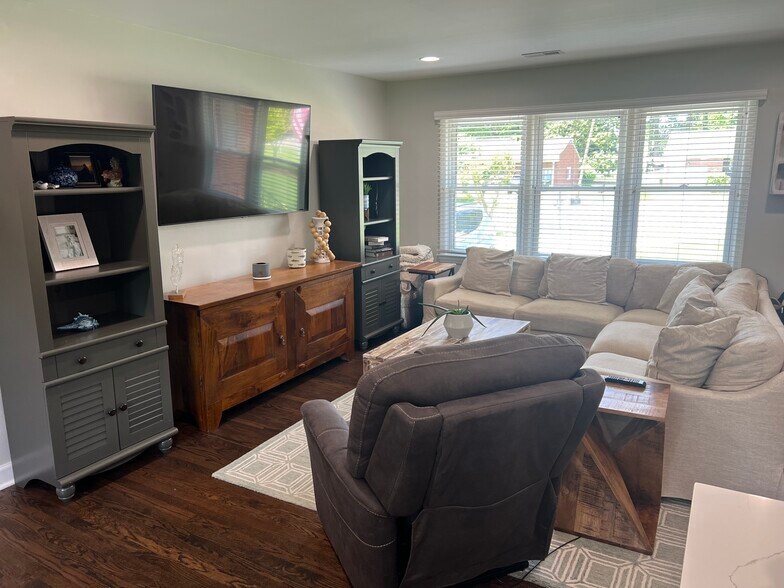 Building Photo - 101 Mary Ann Dr