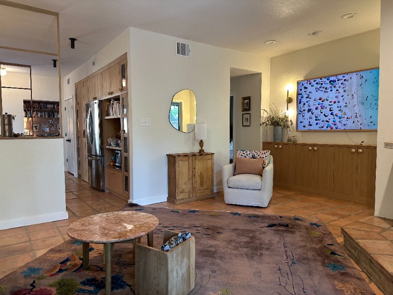 Building Photo - 606 W Lynn St