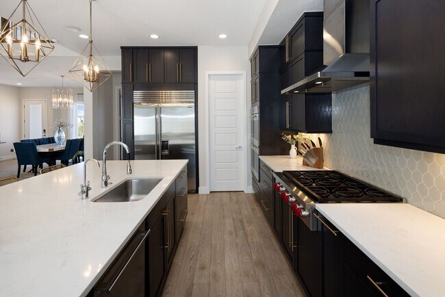 Building Photo - 6 Bedroom 5.5 Bathroom Single Family Home ...