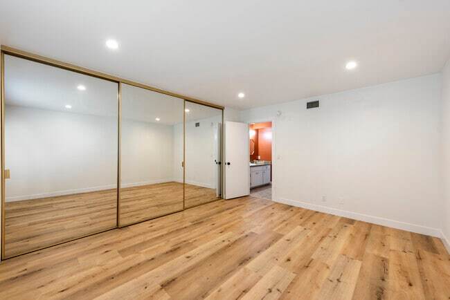 Building Photo - 4524 Tujunga Ave