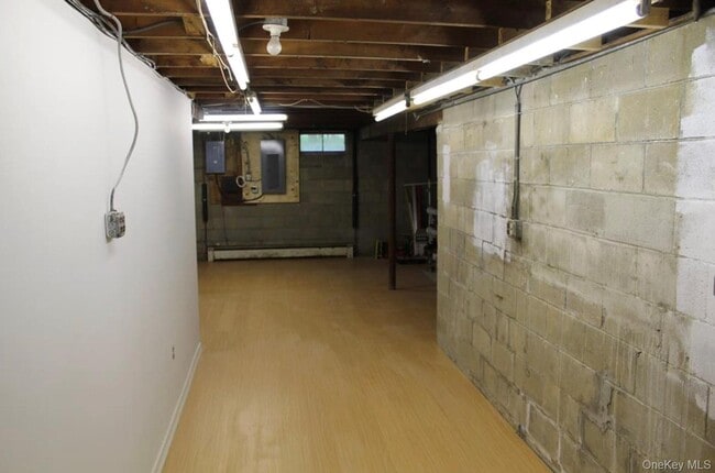 Building Photo - 509 E Broadway