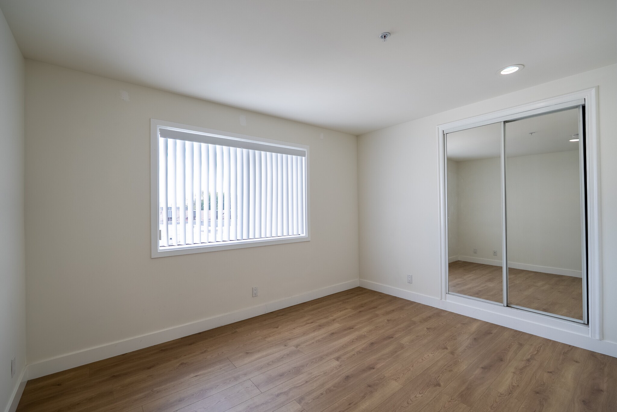 Building Photo - 1758 N Alexandria Ave