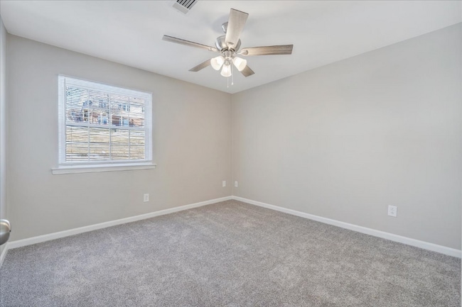 Building Photo - 518 Hillview Dr