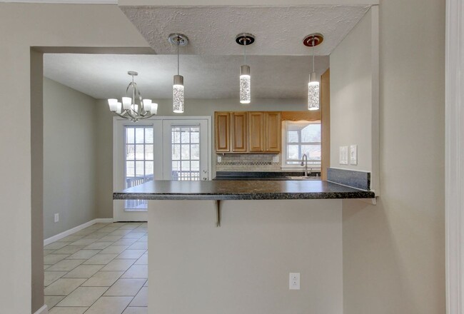 Building Photo - Three Bedroom in Hopkinsville, KY