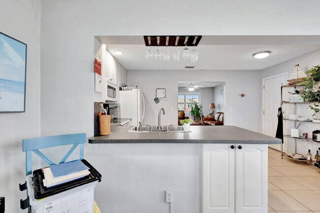 Building Photo - 1803 SW 13th Ave
