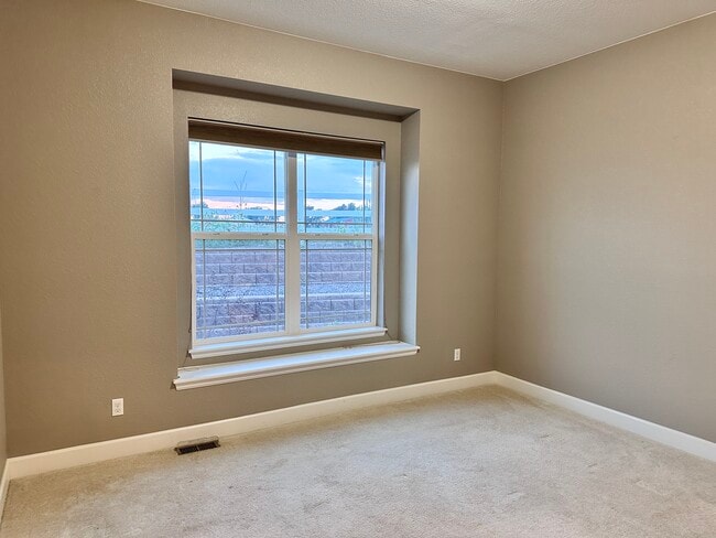 Building Photo - 943 Stagecoach Dr