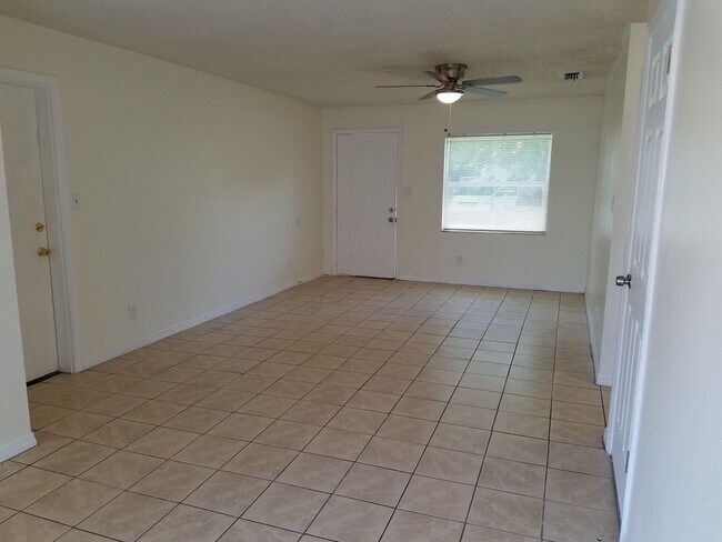 Building Photo - Cedar Ave - A