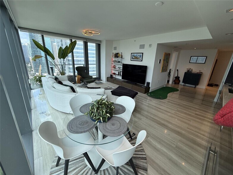 Building Photo - 1451 Brickell Ave