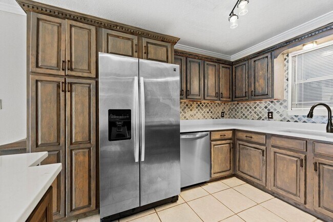 Building Photo - Brooks Landing