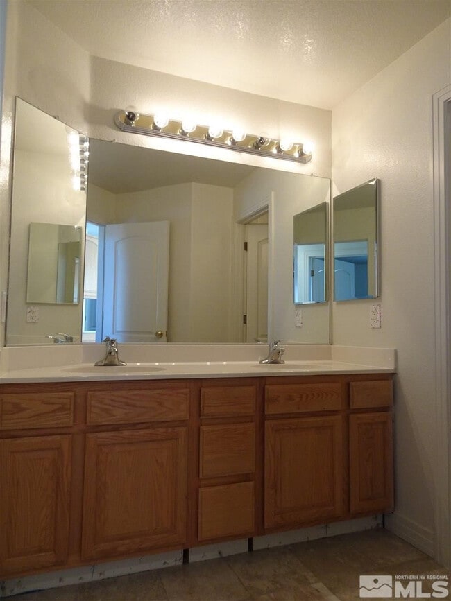 Building Photo - 7021 Heatherwood Dr
