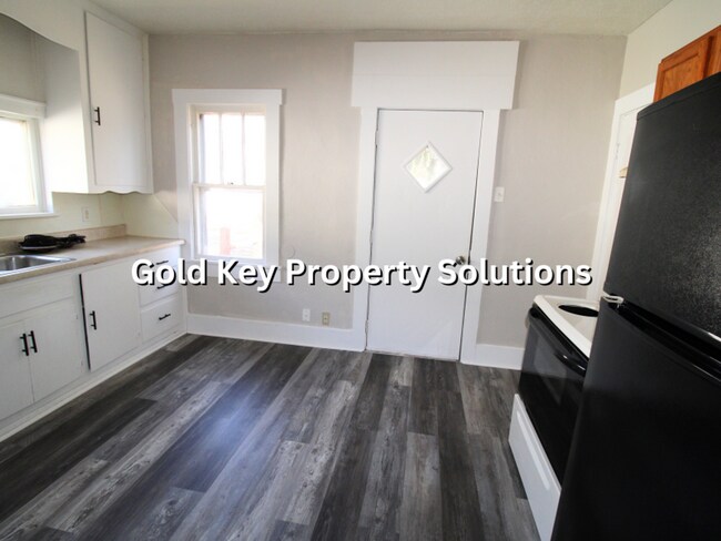 Building Photo - Updated 3 BR 1 BA House with New Flooring and Paint (SECTION 8 APPROVED)