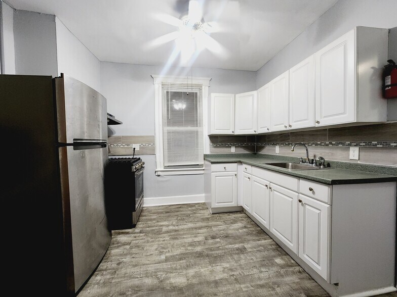 Primary Photo - 125 Audubon Ave