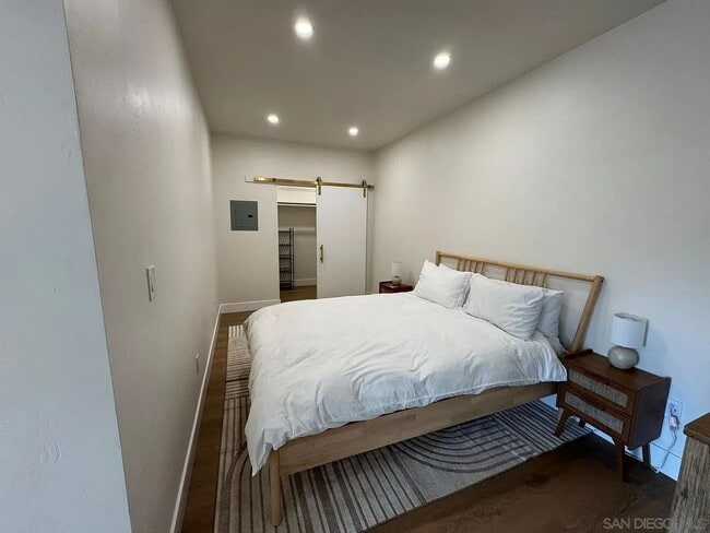 Building Photo - Studio rental available in a beautifully renovated single-story ranch property located in the hig...