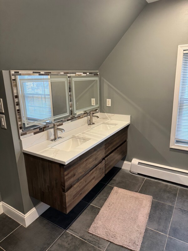 Building Photo - 229 David St