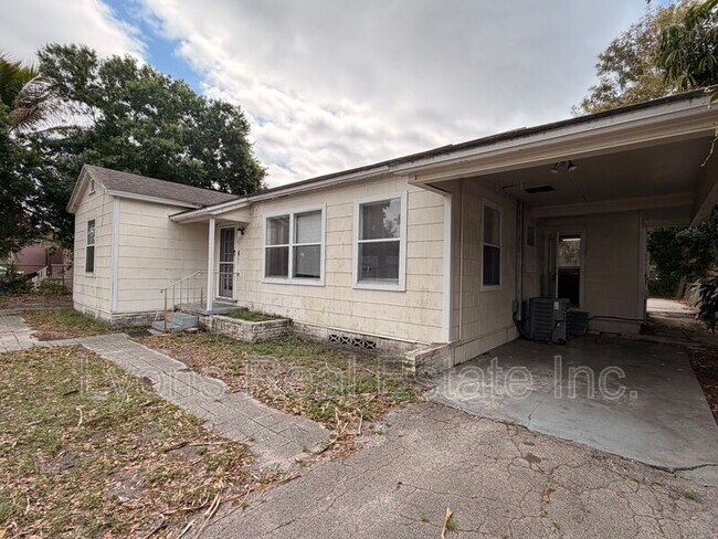 Building Photo - 2114 Dora St