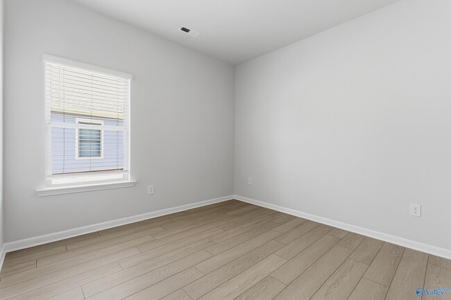 Building Photo - 305 Pond Spg Dr