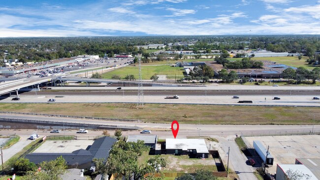 Building Photo - 11605 W Hardy Rd